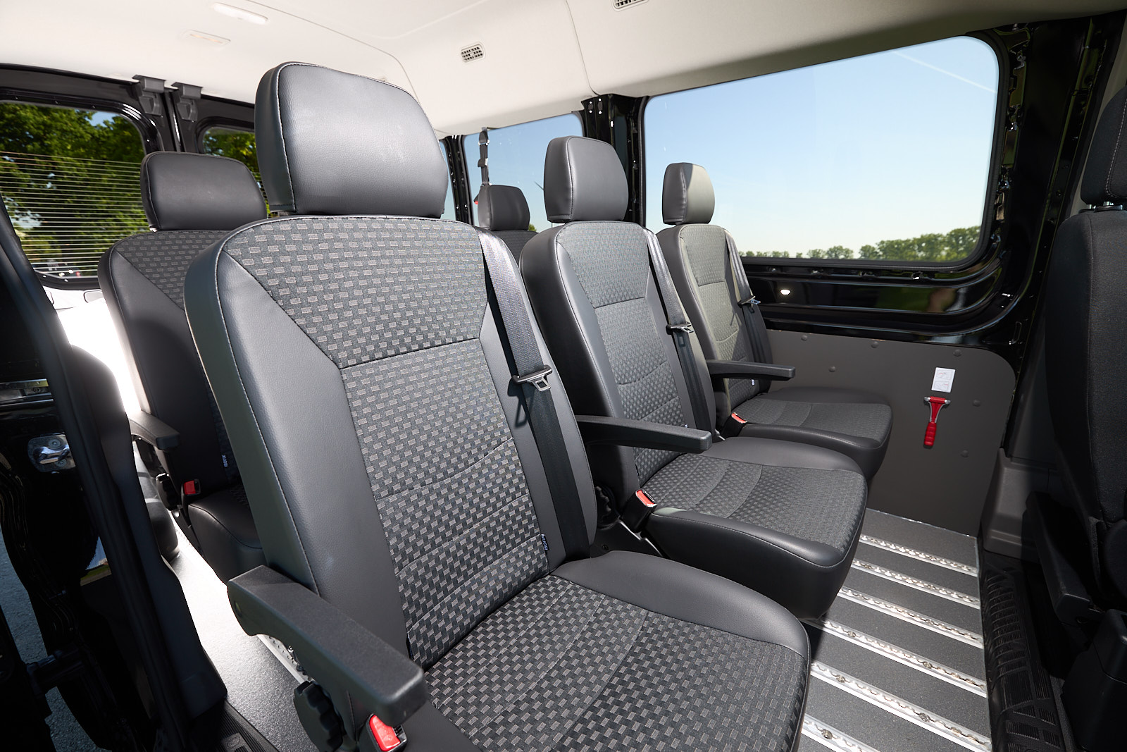 Auto-Bachem-9Sitzer-KleinbusXL-5