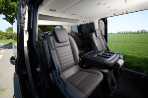 Auto-Bachem-9Sitzer-Kleinbus-4