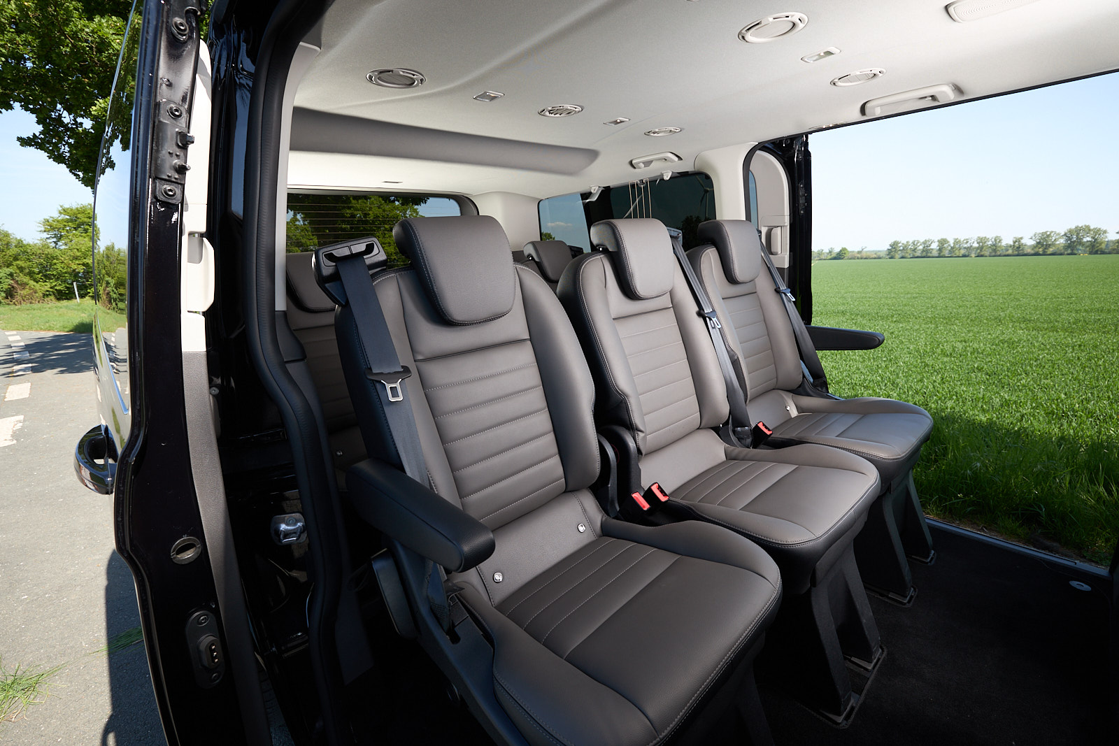 Auto-Bachem-9Sitzer-Kleinbus-3