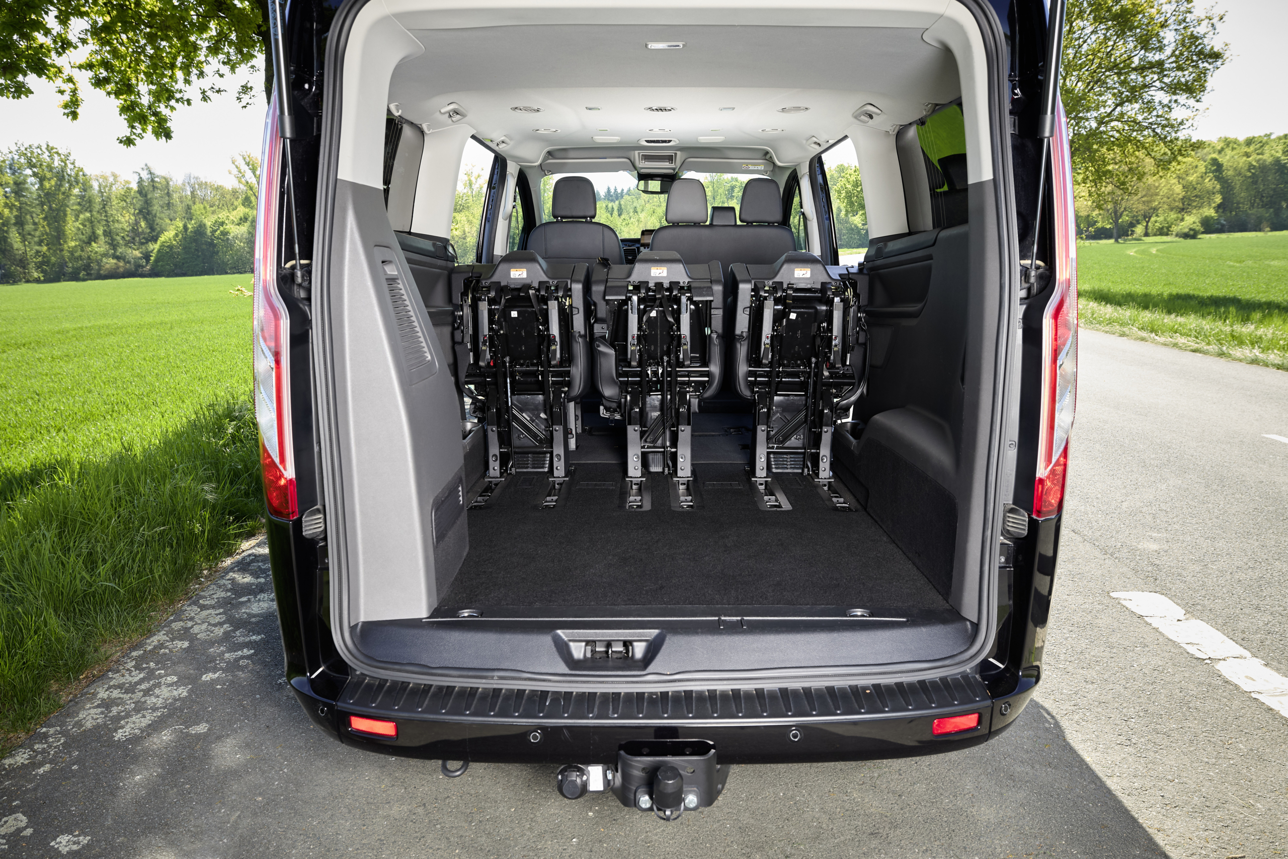 Auto-Bachem-9Sitzer-Kleinbus-7