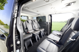 Auto-Bachem-9Sitzer-Kleinbus-6