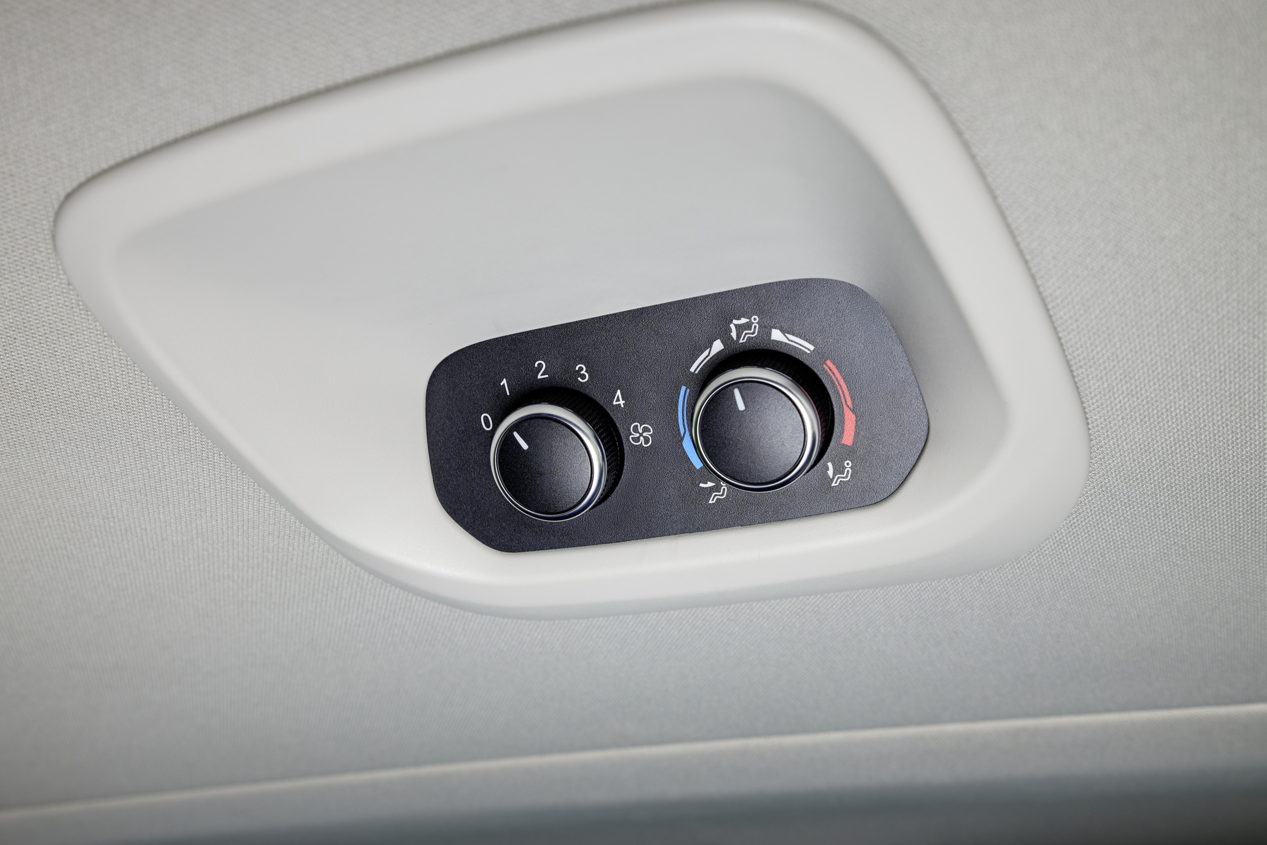 Auto-Bachem-9Sitzer-Kleinbus-9