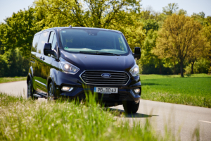 Auto-Bachem-9Sitzer-Kleinbus-1